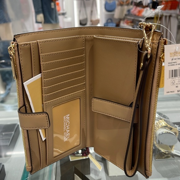 MICHAEL KORS
Jet Set Lg Ombré Logo Double-Zip Wristlet-Wallet-Phone Case Holder - Picture 10 of 16